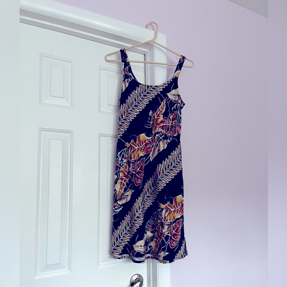Vintage Hilo Hattie Hawaiian dress
Blue floral aloha